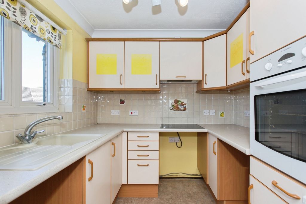 Property photo 3 of 20 Kitchen