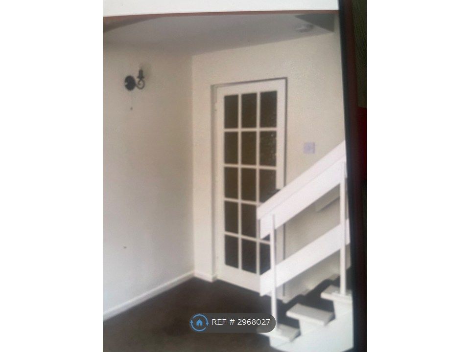 Property photo 2 of 32