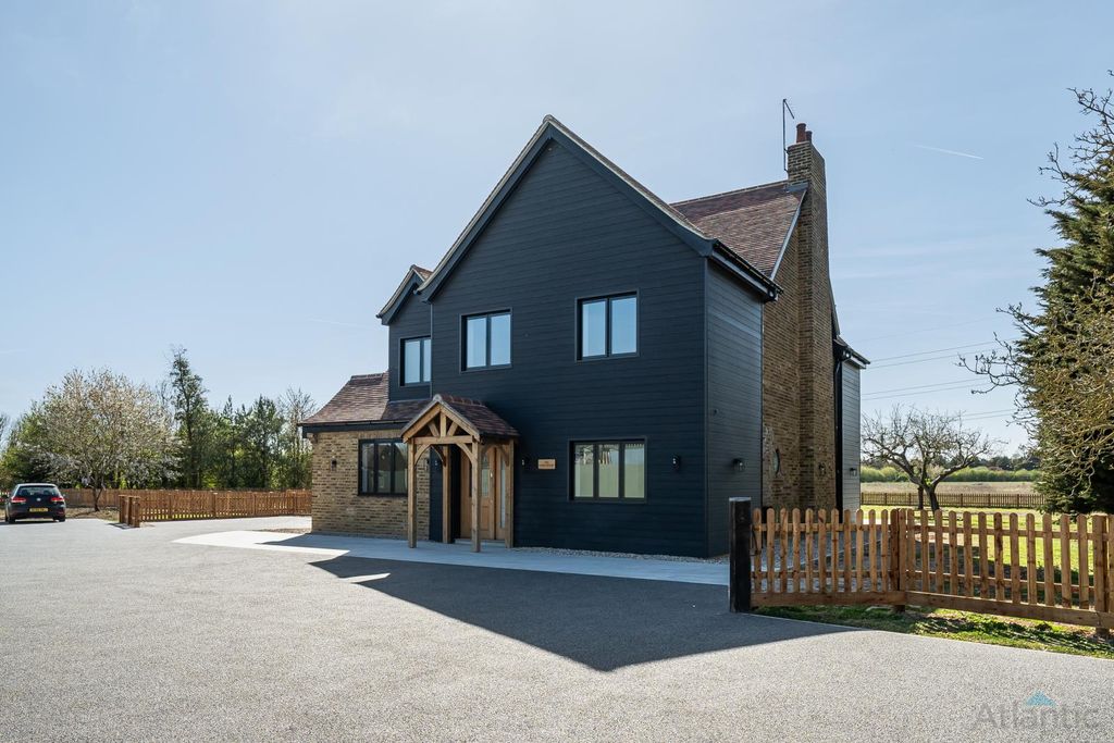 Property photo 1 of 32 Five Bedroom Detached Farm House