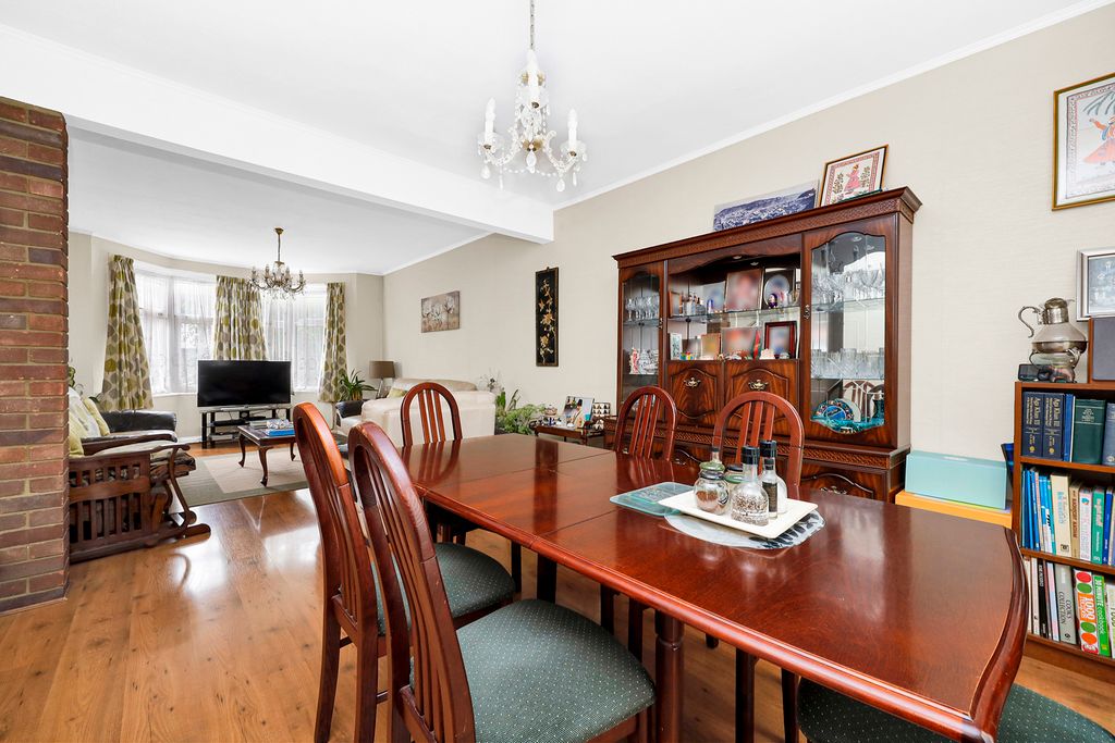 Property photo 1 of 17 Photo 7