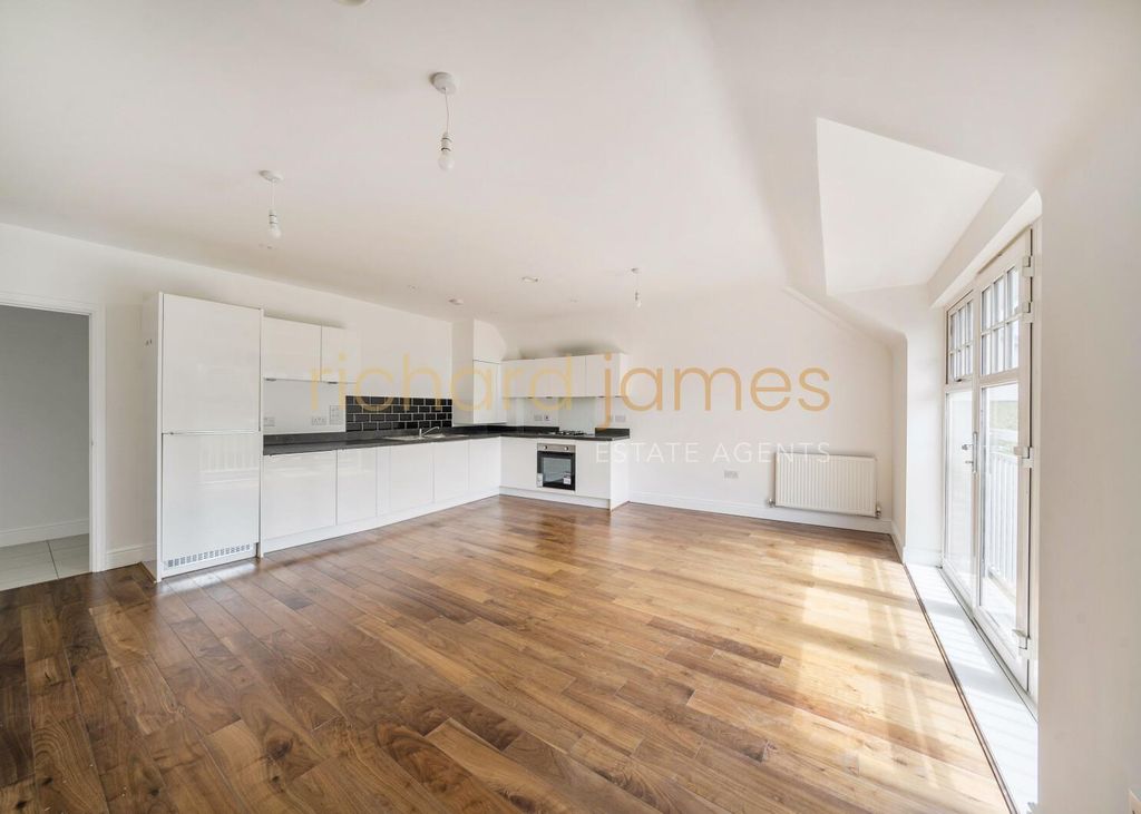 Property photo 2 of 10 B7d80Df7-443c-4c3c-Ae12-E2216c452579.Jpg