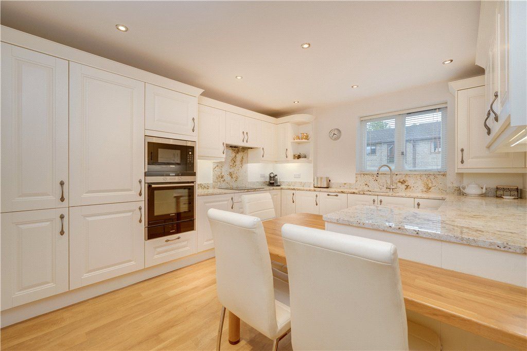 Property photo 3 of 22 Dining Kitchen