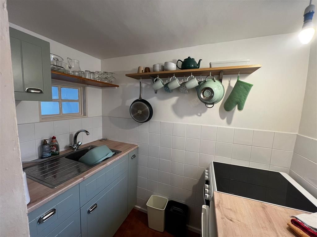 Property photo 3 of 6 Kitchen