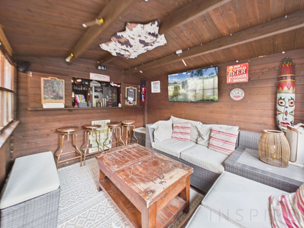 Property photo 2 of 27