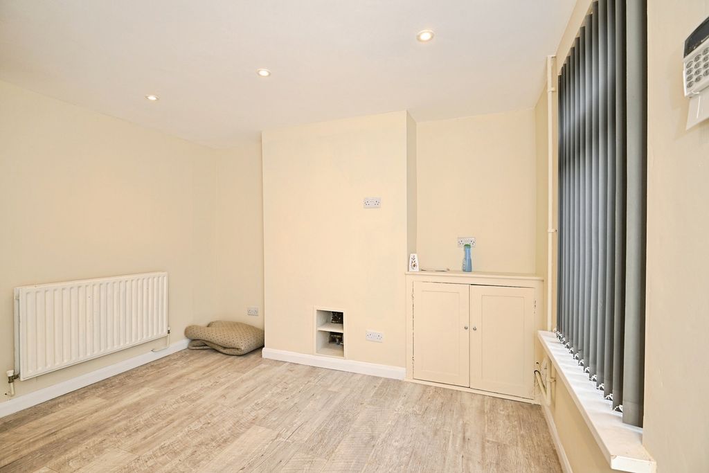 Property photo 2 of 16 Pbox-Img.Jpg