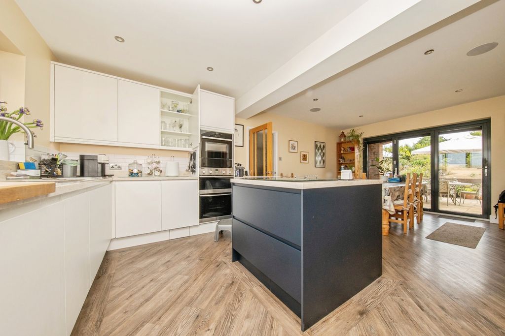 Property photo 3 of 36 Pbox-Img.Jpg