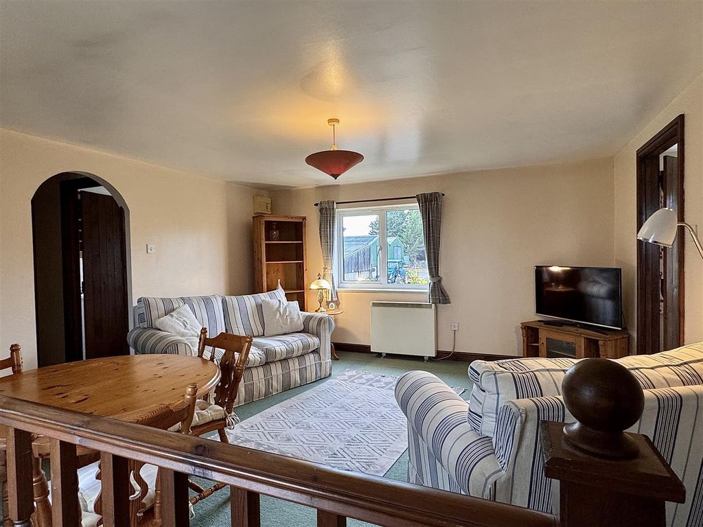 Property photo 3 of 9 Lounge