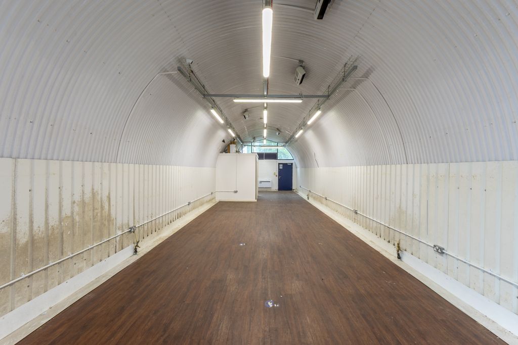 Property photo 2 of 5 An Empty Arch With White Lining