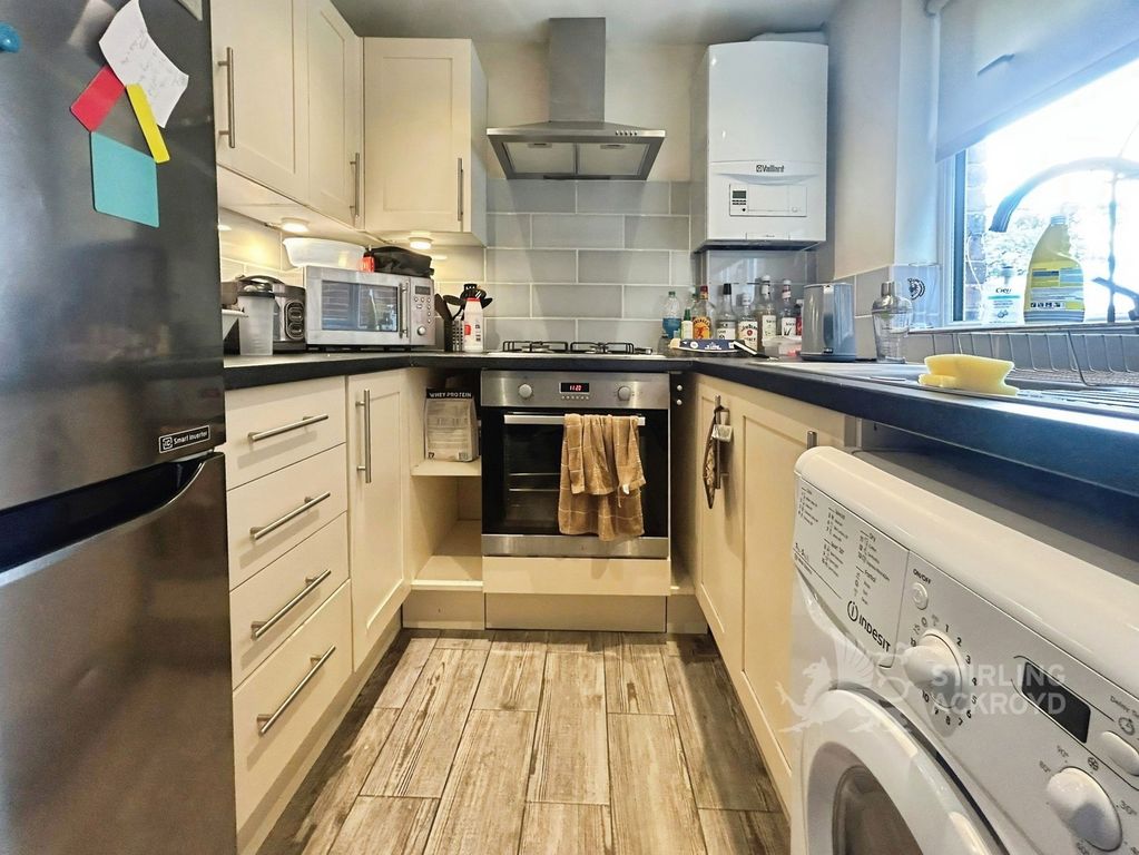 Property photo 1 of 6 Kitchen