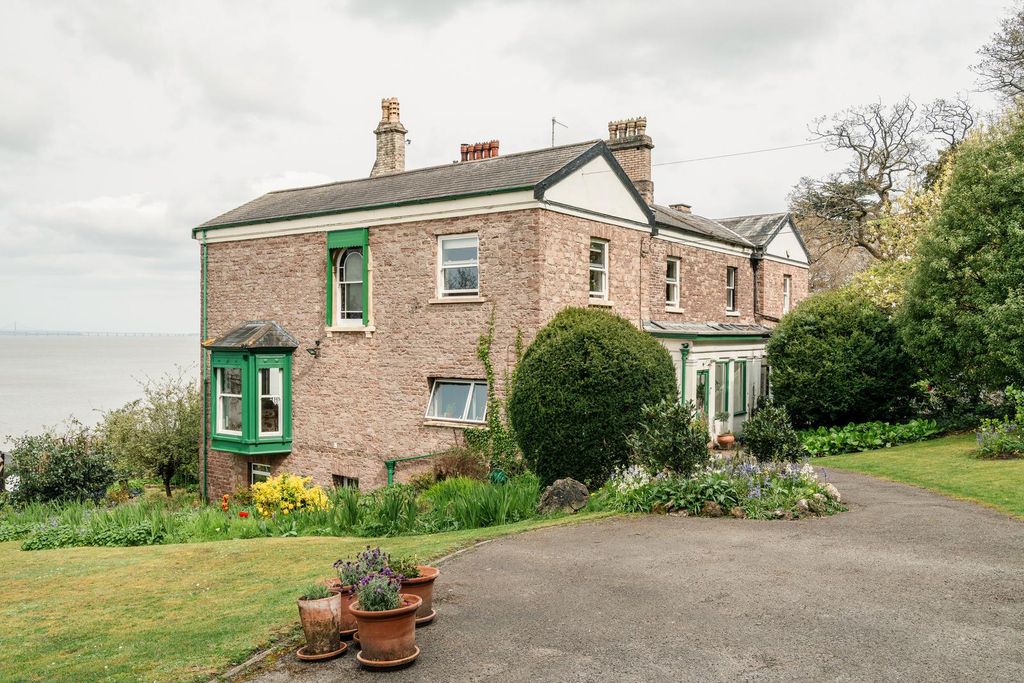 Property photo 1 of 42