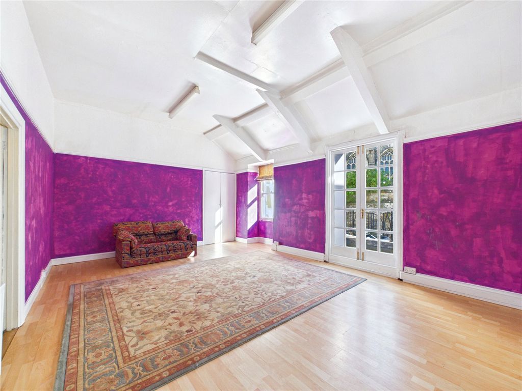 Property photo 2 of 31 Picture No. 52
