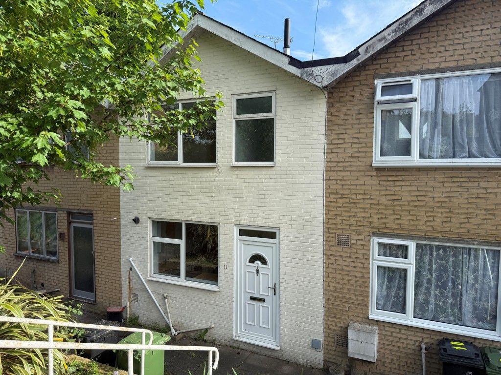Property photo 1 of 11 Three-Bedroom Terraced House