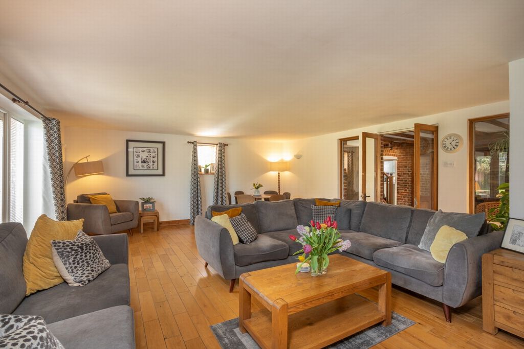 Property photo 3 of 33 Sititng Room