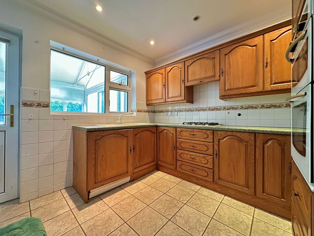 Property photo 3 of 16 Kitchen