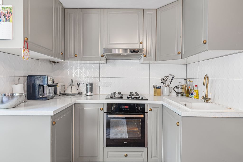 Property photo 2 of 8 890172 (4)