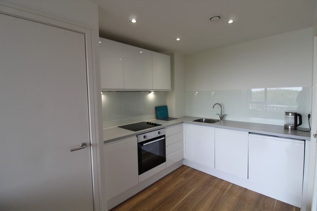 Property photo 3 of 18 Kitchen