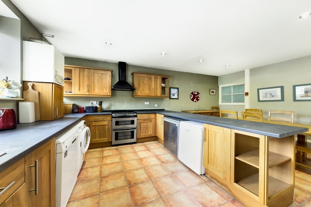 Property photo 2 of 10 Kitchen/Dining Room