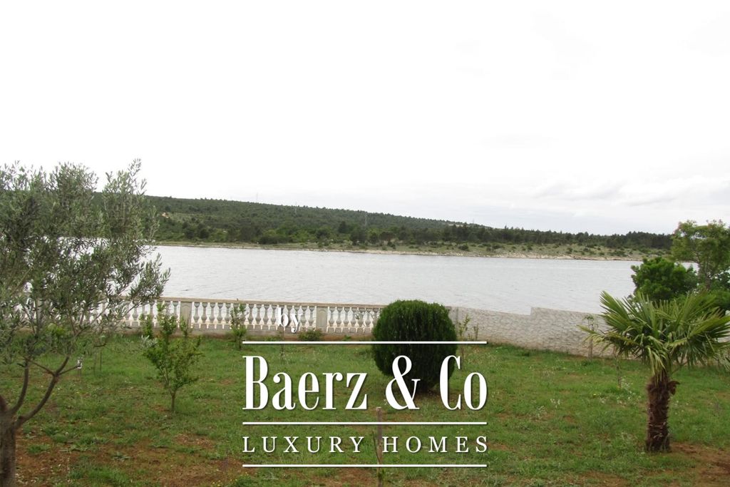 Property photo 2 of 35