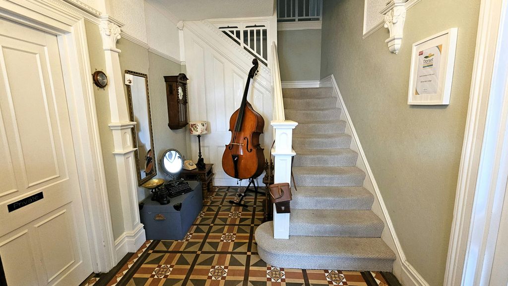 Property photo 2 of 11 20251030_122044E.Jpg