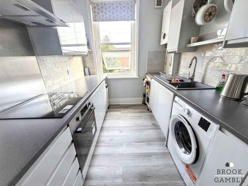 Property photo 3 of 6 01323 438506