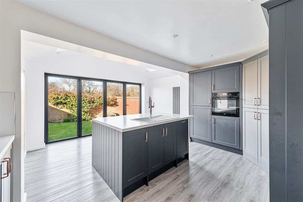 Property photo 2 of 16 Kitchen/Diner