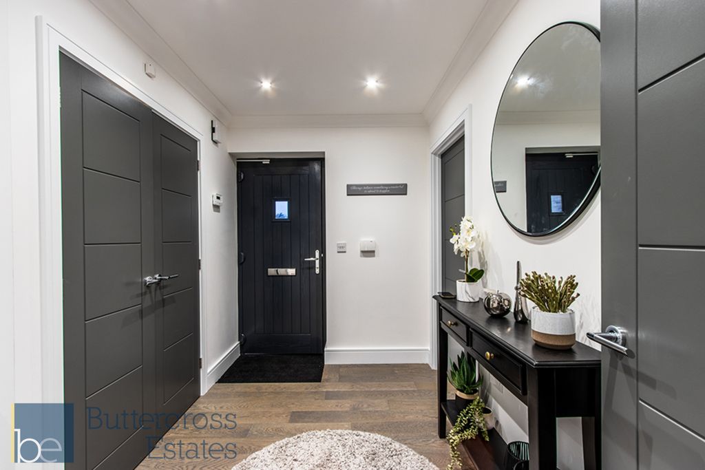 Property photo 2 of 17 Entrance