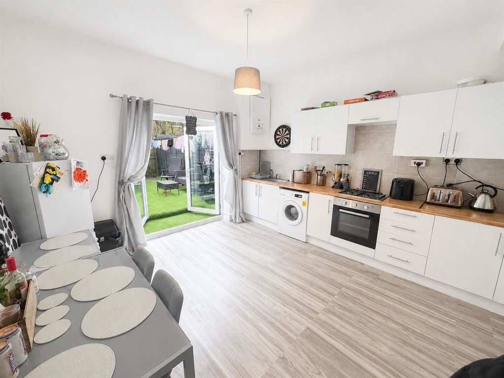 Property photo 3 of 10 Kitchen/Diner