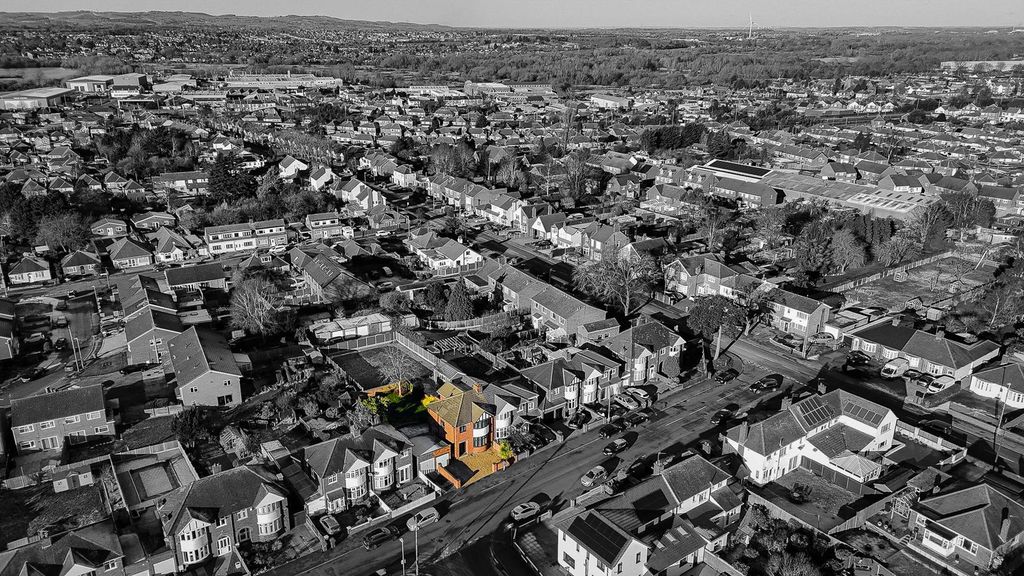 Property photo 2 of 23