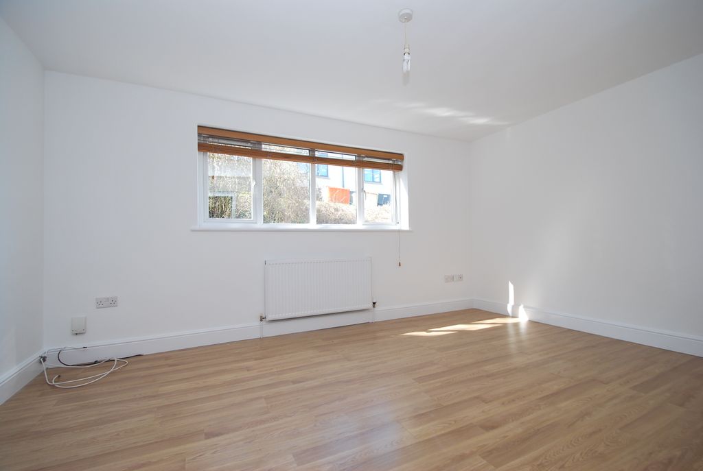 Property photo 3 of 9 Living Room