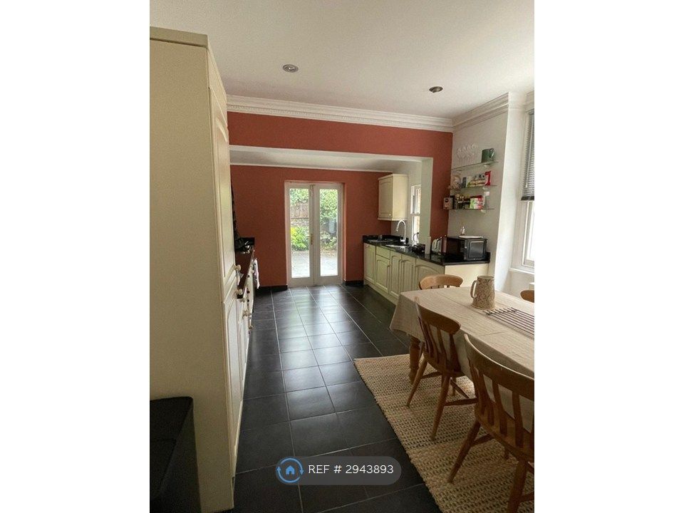 Property photo 3 of 14 Kitchen
