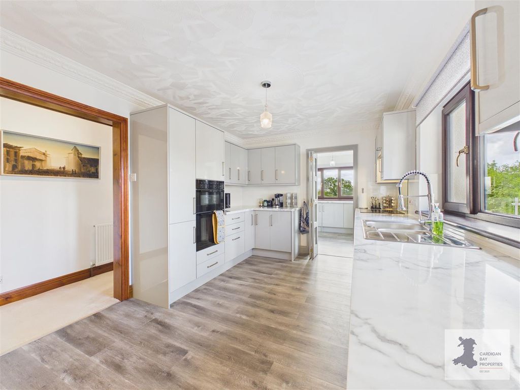 Property photo 2 of 40 Kitchen/Diner