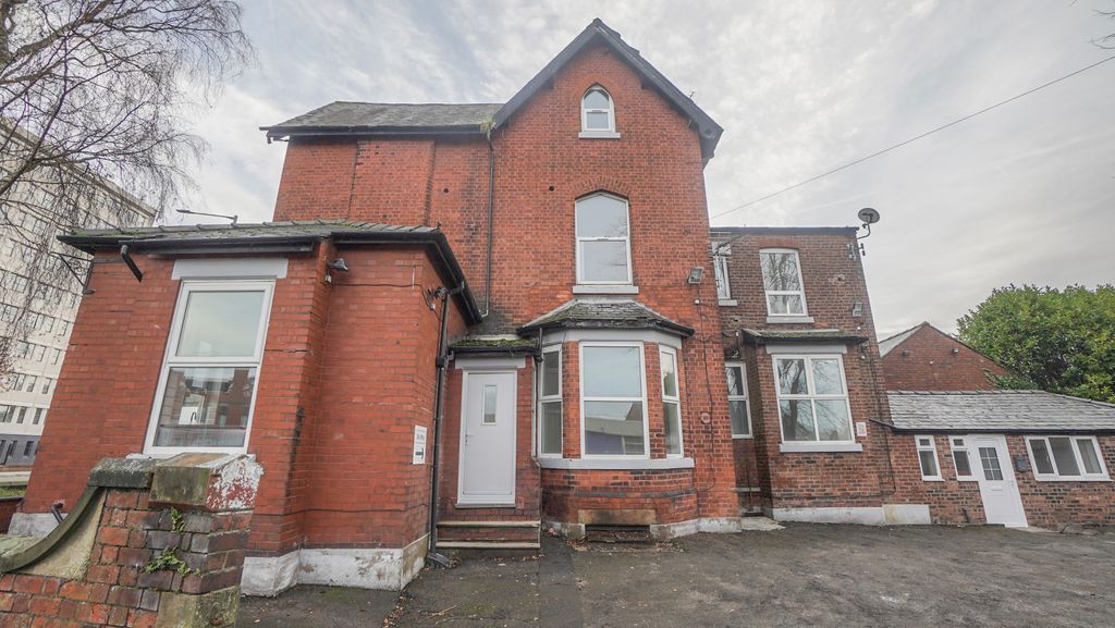 Property photo 2 of 31