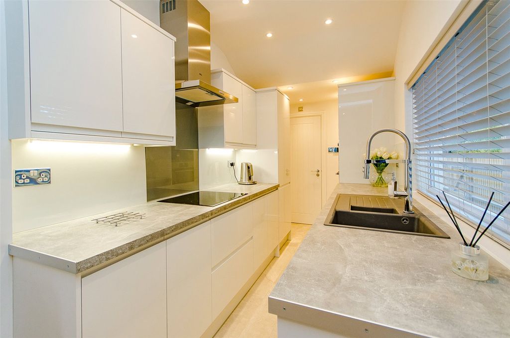 Property photo 2 of 10 Picture No. 14