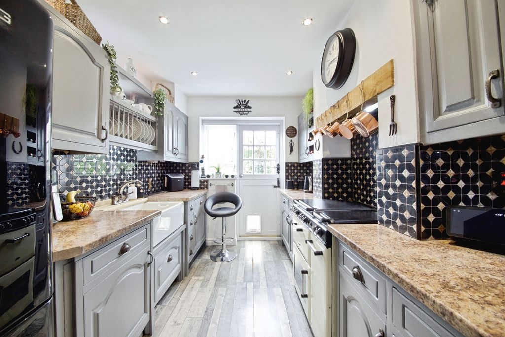 Property photo 2 of 15 Pbox-Img.Jpg