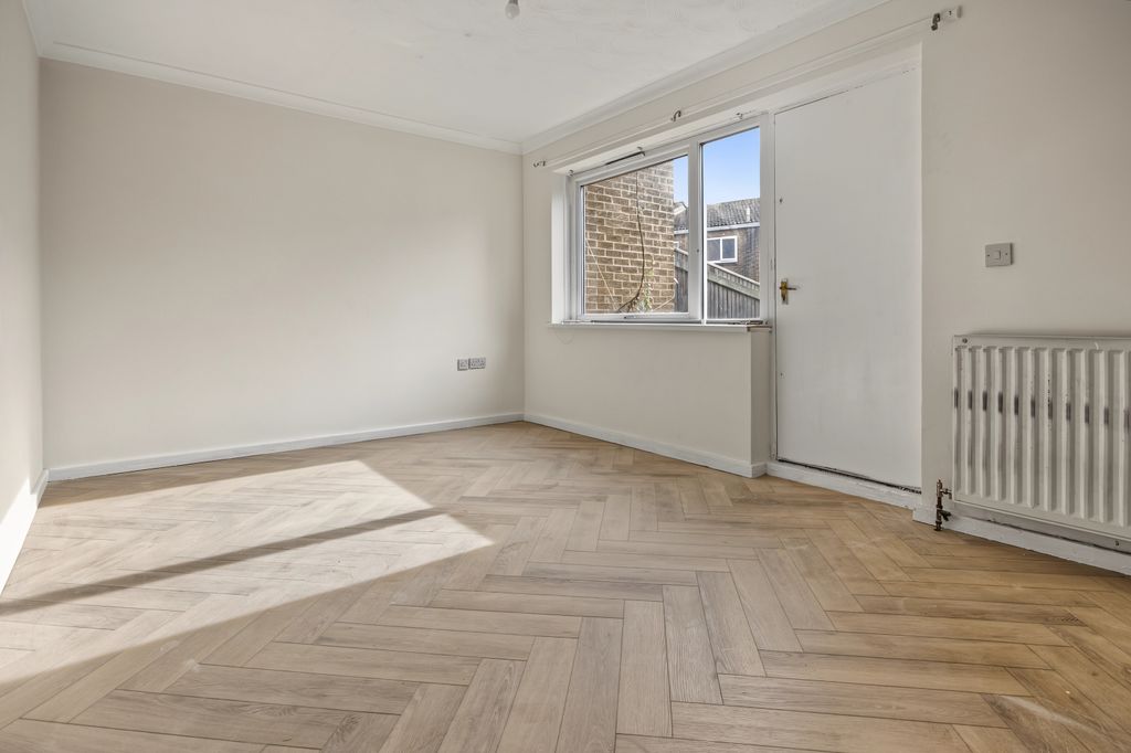 Property photo 3 of 14 12