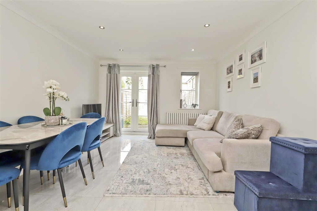 Property photo 3 of 14 Living Room