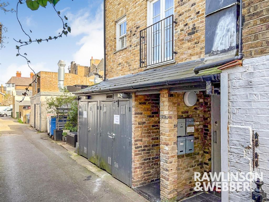 Property photo 2 of 8 4Dfede41-883A-48E0-9A93-E2Cfc530d8cd.Jpg