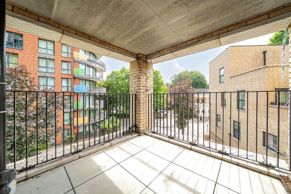 Property photo 3 of 17 Balcony