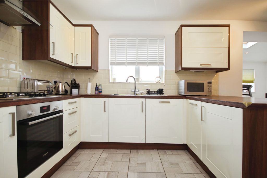 Property photo 3 of 23