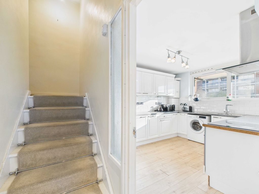 Property photo 2 of 12 Cam03741G0-Pr0132-Still010