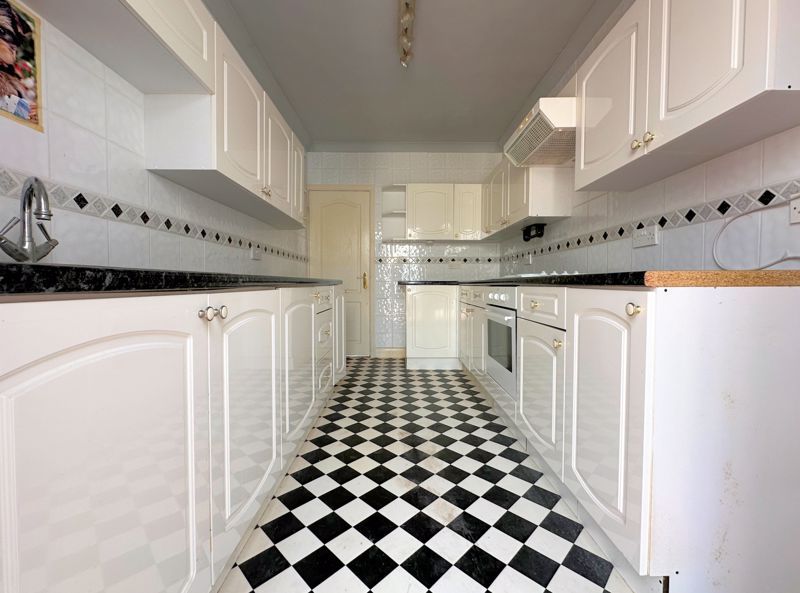 Property photo 3 of 16 Kitchen