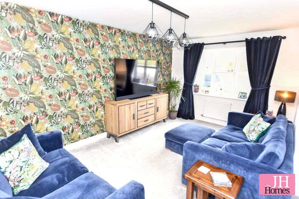 Property photo 2 of 28