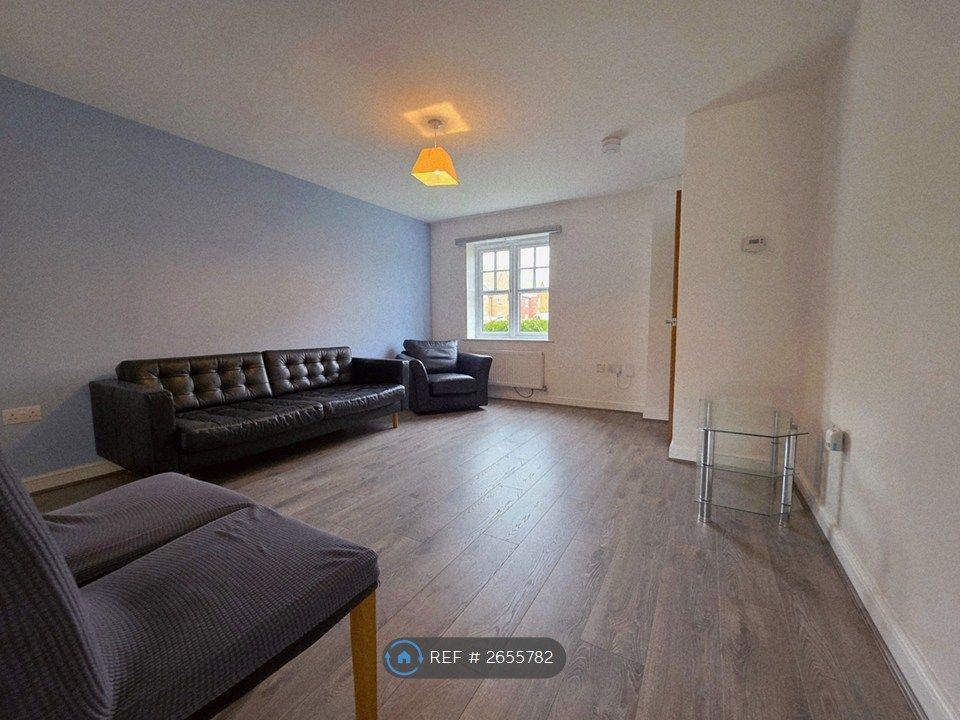 Property photo 3 of 16 Living Room