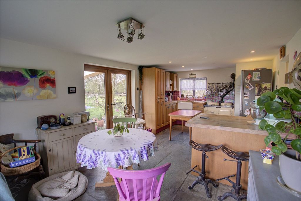 Property photo 2 of 31 Picture No. 23