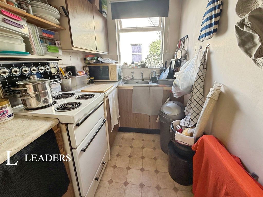 Property photo 3 of 6 Kitchen