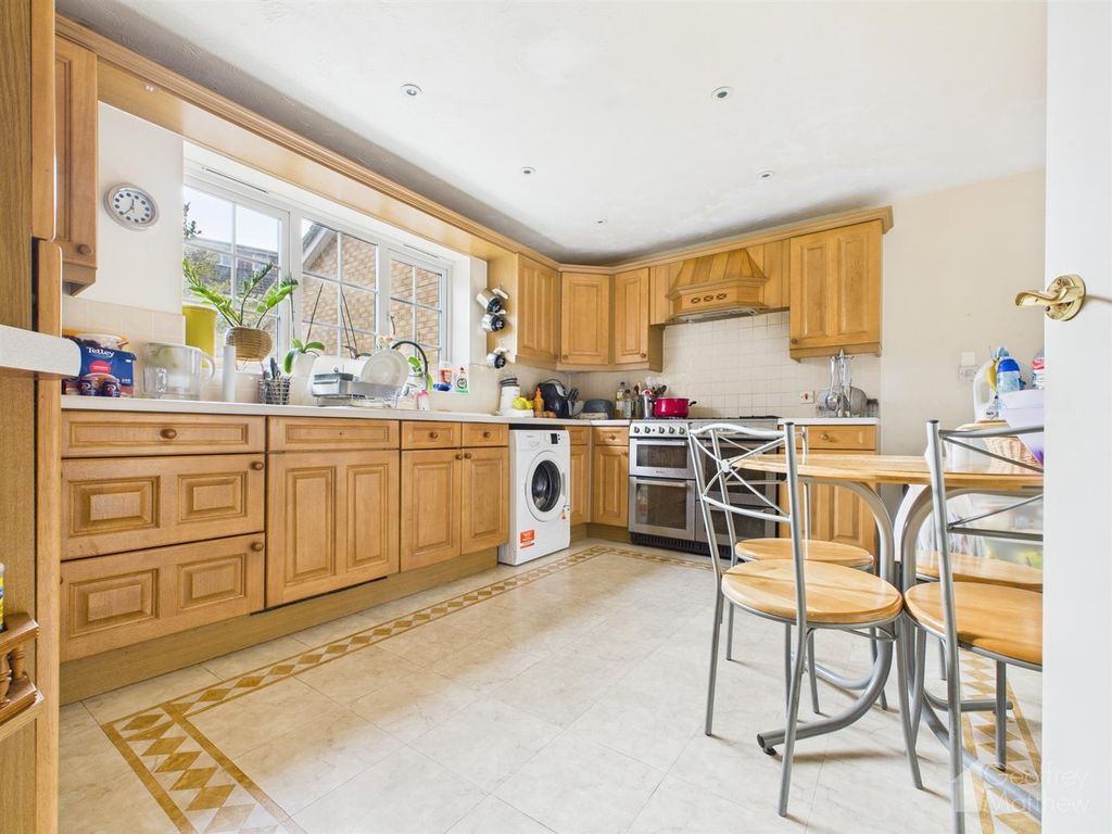 Property photo 3 of 24 Cam02365G0-Pr0386-Still007.Jpg