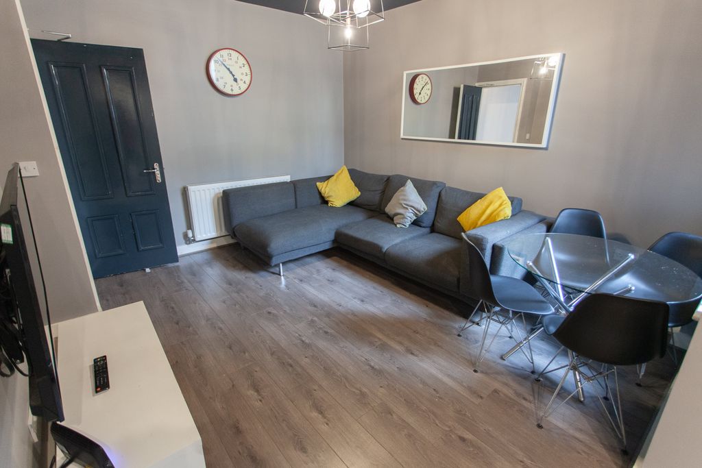 Property photo 2 of 10 1-03