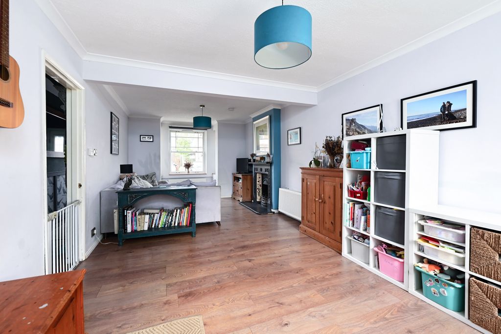 Property photo 3 of 11 25 Lowlands Rd (4)