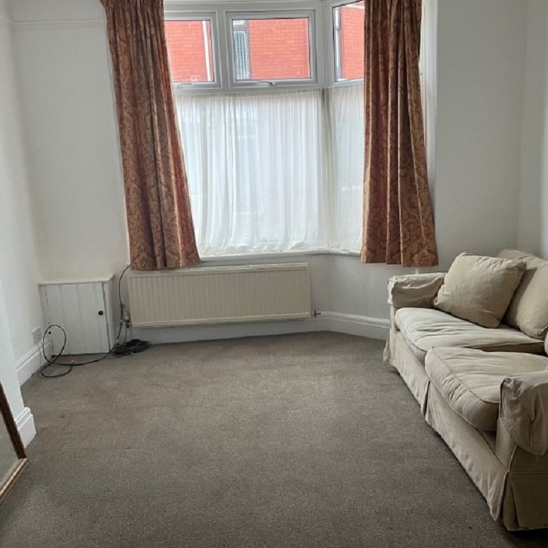 Property photo 3 of 13 Lounge