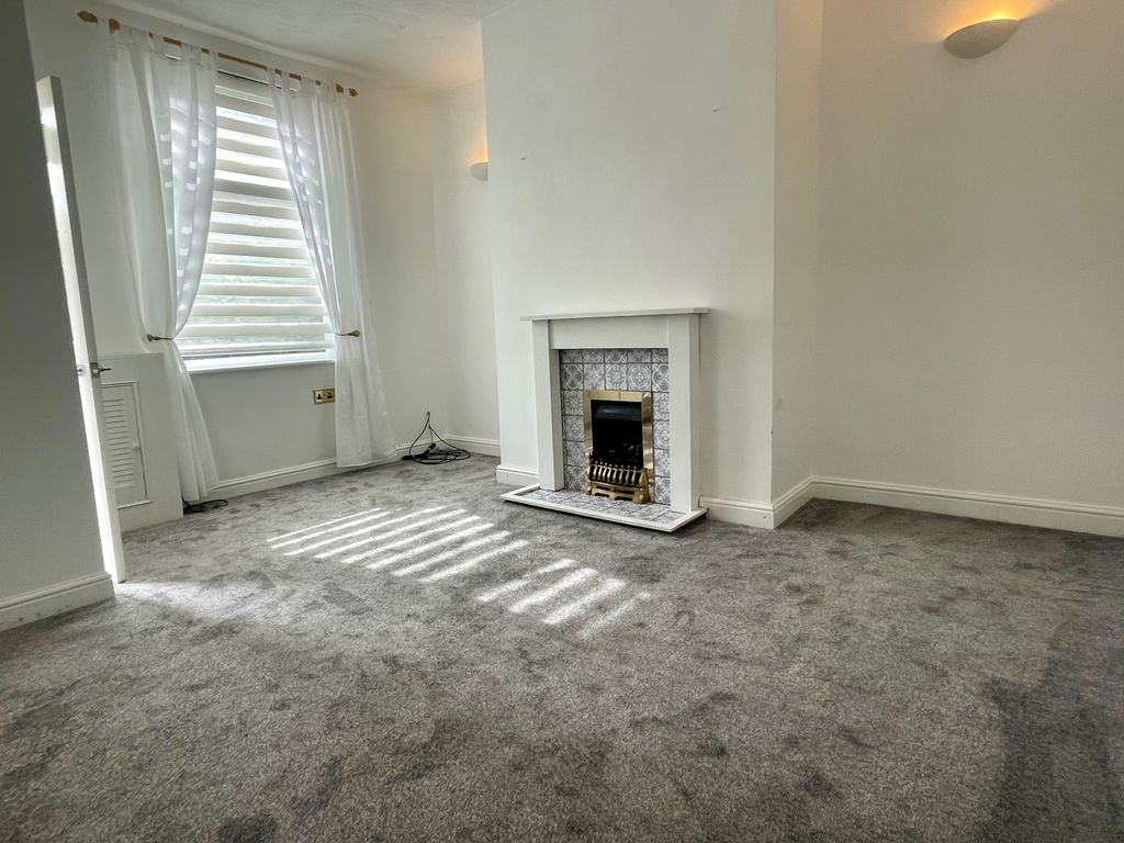 Property photo 1 of 10 Living Rooms